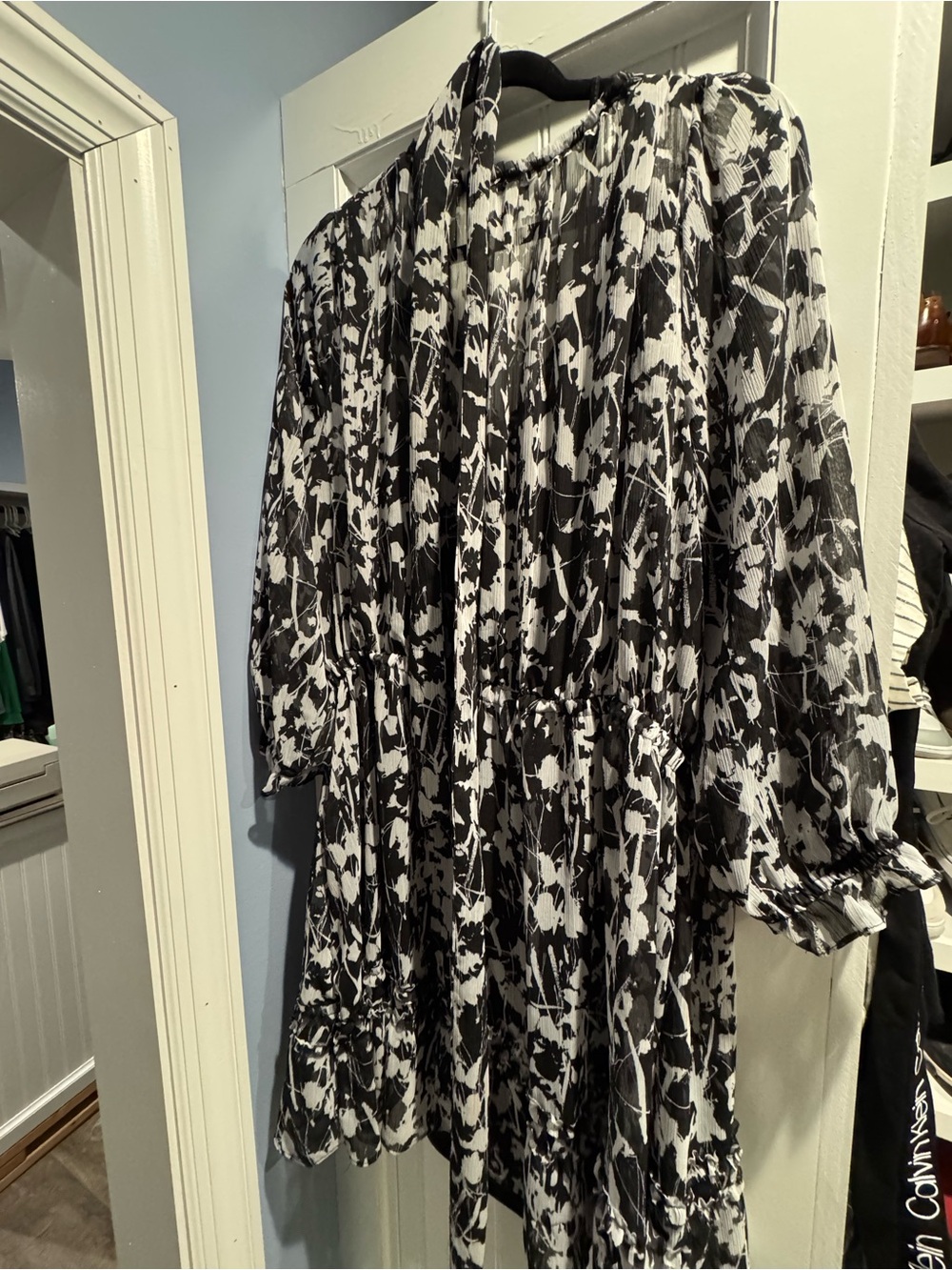 Simply Vera Vera Wang Black and White Abstract Floral Long Sleeve Dress